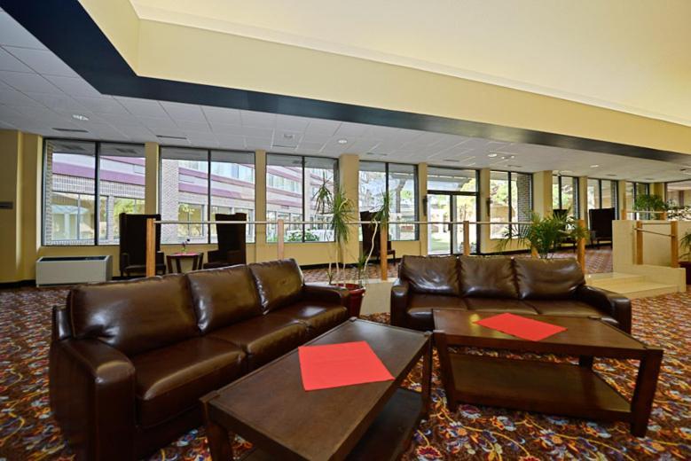 Causeway Bay Hotel Lansing Exterior foto