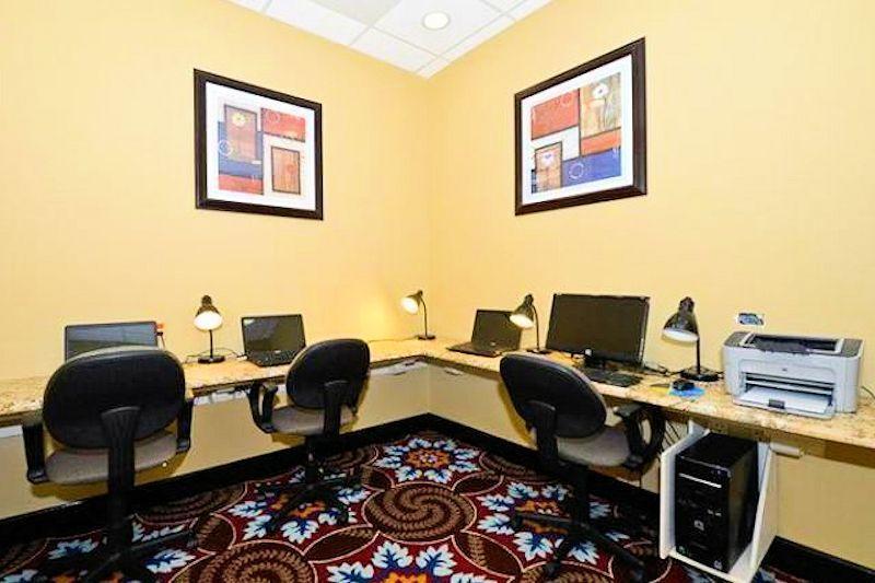 Causeway Bay Hotel Lansing Exterior foto